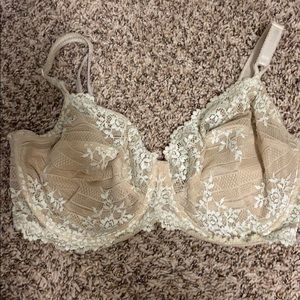 Beige lace bras